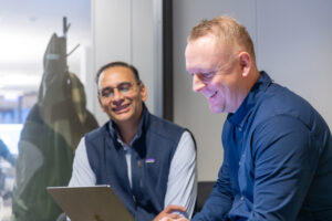 Foto av Arun Deep, Chief Technical Officer i Semine og Tore Ferning, Head of IT Division i Bitpro 